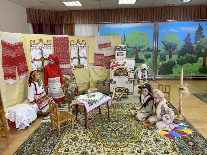 «Ятим кыз Һәм үги ананың кызы»