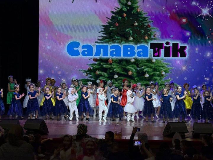 «СалаваTik» төркеменең татарча чыршы бәйрәменнән фоторепортаж. 1 нче көн.