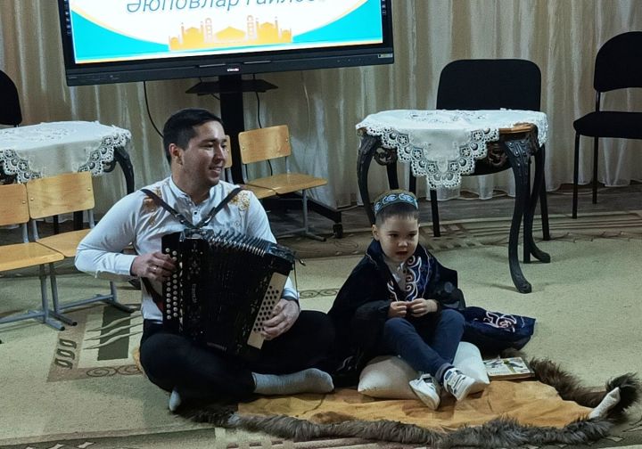«Минем балам татарча сөйләшә»
